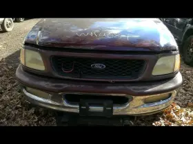 646.fd8l98 F250 1998 Fuse Box Engine 8347782