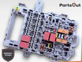 350917953 Alfa Romeo 2018-2021 Stelvio 2.0l Ti Engine Room Junction Fuse Relay Box Oem