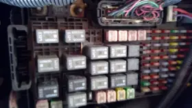 646-01552 American Motors Fuse Box Engine Fits 06-07 Hummer H3 470993