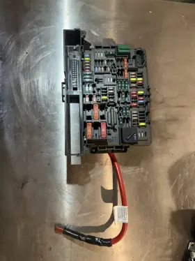 106887 Bavarian Motor Works Bmw 07-13 328 335 E90 E92 Front Power Distribution Fuse Box Control Module Oem