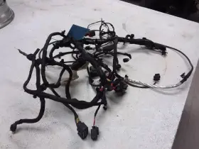 647.bm1j19 Bmw 740i 2019 Fuse Box Engine 925341