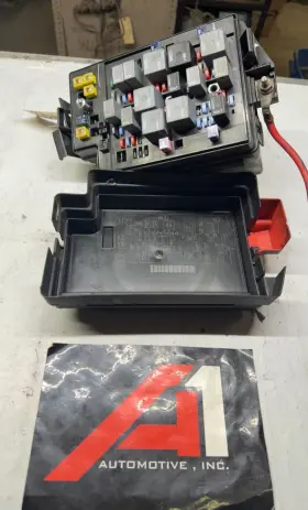 15329038 Buick 2004-2007 Rendezvous 3.6l Engine Fuse Relay Box Circuit Block Assembly Oem