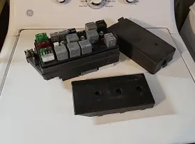 15356983 Buick 2000-2005 Lesabre 3.8l Engine Fuse Box Relay Junction Module Unit Assembly