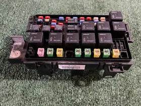 15923801 Buick 05-09 Uplander Montana 05-07 Terrenza Relay Fuse Box Circuit Block Oem