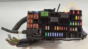 6-2109261-2 Buick 2017-2020 Encore Cabin Fuse Relay Junction Box Oem
