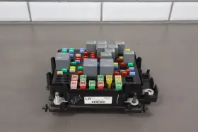 15786043-02 Cadillac 03-06 Escalade Underhood Engine Fuse Relay Junction Box