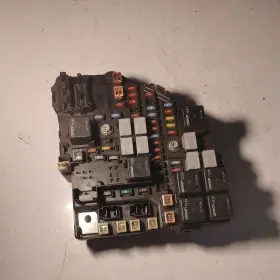 15867859 Cadillac 2005-2007 Sts Engine Bay Fuse Relay Box With Fuses Oem
