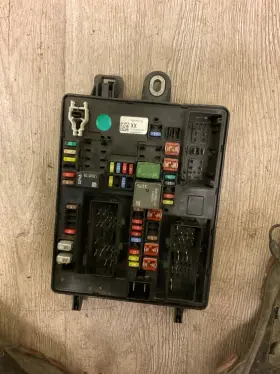 15897001 Cadillac 2010 Srx Cabin Fuse Box Relay Junction Panel Oem