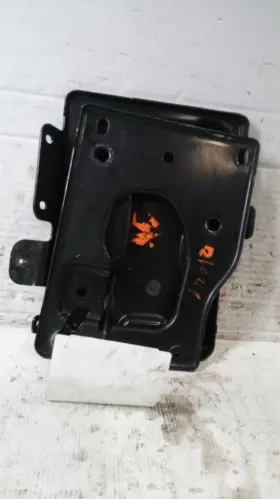 607.gm6217 Cadillac Escalade 2017 Battery Tray 527464