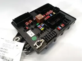 646-13747 Cadillac Lh Rear Quarter Mounted Fuse Box Fits 13-15 Ats 312923