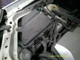 646.gm6q04 Cadillac Srx 2004 Fuse Box Engine 256683