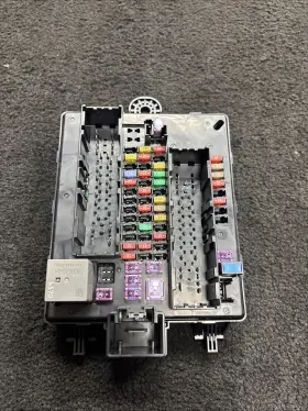 84590859 Cadillac 2020 Xt6 Rear Body Cabin Fuse Junction Block Box Oem