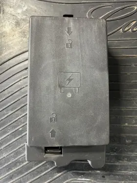 15106508 Chevrolet 2004 Ssr Engine Fuse Box 2003