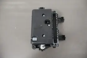 15134903 Chevrolet 03-06 Chevy Ssr Cabin Fuse Relay Junction Box Block With Base Oem