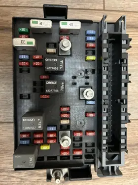 15219152 Chevrolet 2005 2006 Ssr Interior Fuse Box 6.0 Auto