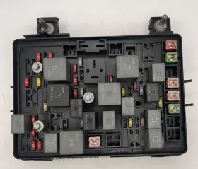 15913673 Chevrolet 2008 Hhr Engine Fuse Box