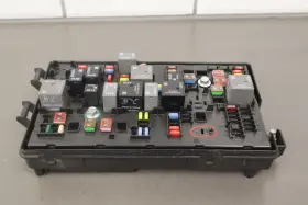 22760637 Chevrolet 2012-2015 Chevy Camaro Zl1 Underhood Engine Fuse Box See Photos