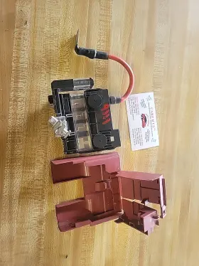 42473913 Chevrolet 12-17 Chevy Sonic 18 19 Spark Positive Terminal Battery Main Block 400a Fuse Gas