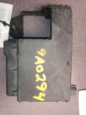646.gm1e11 Chevrolet Cruze 2011 Battery Mounted Fuse Box129952
