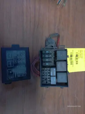 Chevrolet 646.gm1r99 Monte Car 1999 Fuse Box Engine 946540