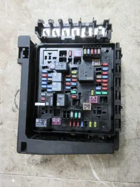 646.gm1u20 Chevrolet 2016-2024 Chevy Camaro Zl1 Oem 6.2l Engine Fuse Box Assembly 84572691 646.gm1u20 Chevrolet 2016-2024 Chevy Camaro Zl1 Oem 6.2l Engine Fuse Box Assembly 84572691