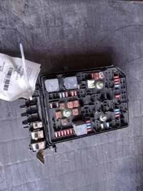 84016065 Chevrolet Fuse Box Engine 16-17 Volt