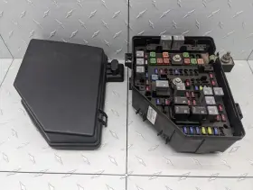 92247583 Chevrolet 2011 Caprice Engine Fuse Box