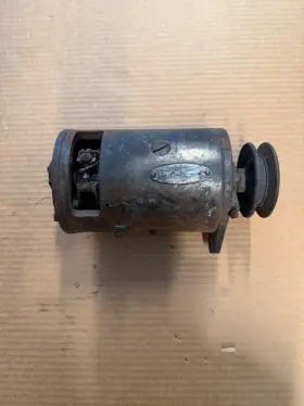 943-j Chevrolet 1933 Generator
