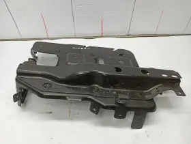607.gm8m18 Chevrolet Truck Passenger Right Battery Tray Holder From 2018 Silverado 1500 5.3l 12544406