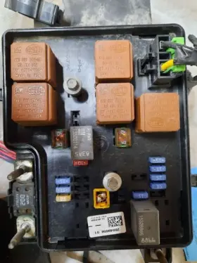 646-01590 Chevrolet Truck Fuse Box Engine With Hybrid Fits 09-13 Tahoe 1409275