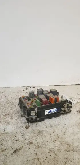 646.gm8m00 Chevrolet Truck Silvrdo15 2000 Fuse Box Engine 321666