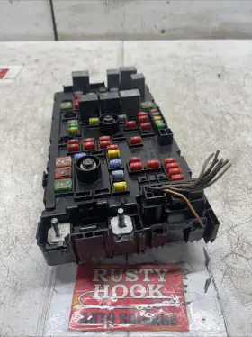 63564286 Chevy 2008 Express Van Engine Fuse Box