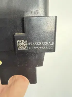 68338723aa Chrysler 2018-2021 Pacifica Engine Fuse Box Oem 68338723aa Chrysler 2018-2021 Pacifica Engine Fuse Box Oem