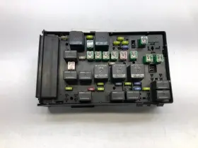 P05144506ac Chrysler Trucks 2003-2005 Town Country Engine Fuse Box Junction Module