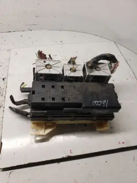 4f1t14b476cs Ford Taurus 2005 Fuse Box Cabin 1158963
