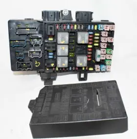 5l3t-14a067-ac Ford 5l3t14a067ac Fuse Box Relay Power Junction Block Fits 05-06 F150 E256