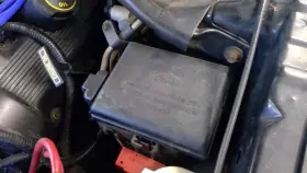 646.fd1g96 Ford Mustang 1996 Fuse Box Engine 1711916