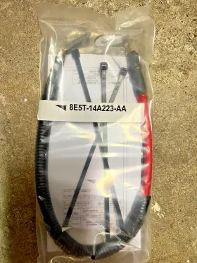 8e5t-14a223-aa Ford Oem 8e5t-12616-aa Red Positive Cable Assembly