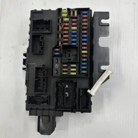 Bl8t-15604-aa Ford 2009-2012 Escape Interior Cabin Fuse Box Relay Block Junction