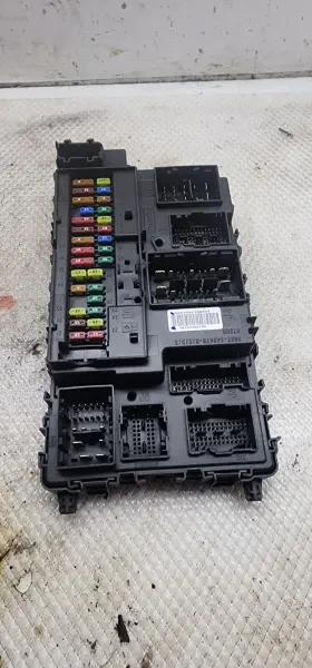 Gu5t-15604 Ford Fits 2017 Fusion Cabin Fuse Relay Junction Box Oem