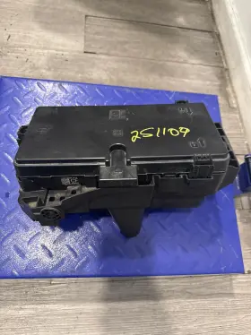 L1mt14d068df Ford 2020 - 2024 Explorer Fuse Relay Junction Block Box Oem