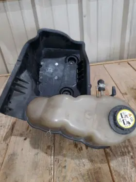 607.fd8m08 Ford Truck 2008 F250sd Battery Tray With Coolant Jug