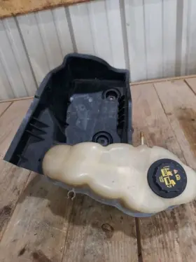 607.fd8p10 Ford Truck 08-10 F550sd Battery Tray With Overflow Jug