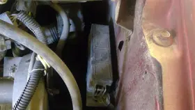 646.fd8495 Ford Truck Aerostar 1995 Fuse Box Engine 1636590