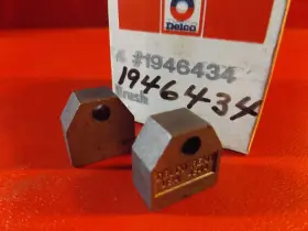 1946434 General Motors Nos Gm 1962-1972 Chevrolet Gmc Big Truck Pair Starter Motor Brushes