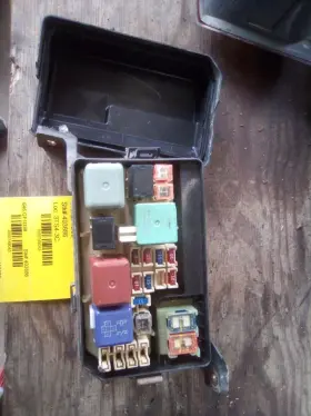 646.gf1d99 General Motors - Foreign Prizm 1999 Fuse Box Engine 749043
