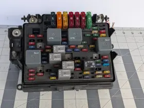 121936-09 Gm Trucks 2000-2002 Chevy Tahoe Engine Fuse Box 5.3l At 4x2