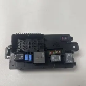13468934 Gm Trucks 2020-2021 Gmc Sierra 1500 5.3l Dash Cabin Junction Fuse Box Relay Block Oem