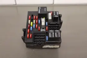 15770992 Gm Trucks 2002 Gmc Sierra 1500hd Gmt800 Cabin Fuse Box Oem