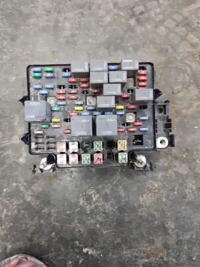 15201928-02 Gm Trucks 15811689 03 04 05 06 Chevy Tahoe Engine Fuse Box Oe#